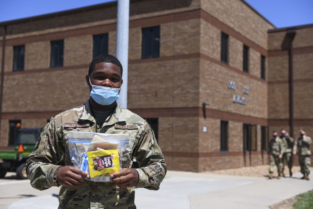 Whiteman BCC Concordia liaison delivers snacks to Maintenance Airmen