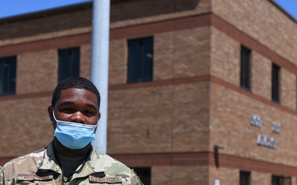 Whiteman BCC Concordia liaison delivers snacks to Maintenance Airmen