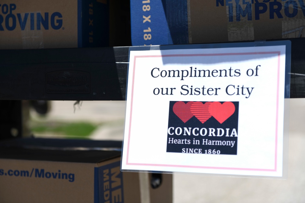 Whiteman BCC Concordia liaison delivers snacks to Maintenance Airmen