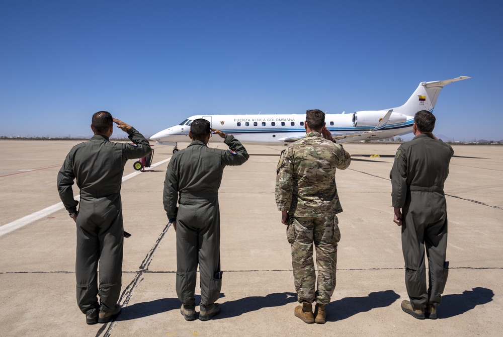 Colombian Air Force Commander visits 12th Air Force (Air Forces Southern)