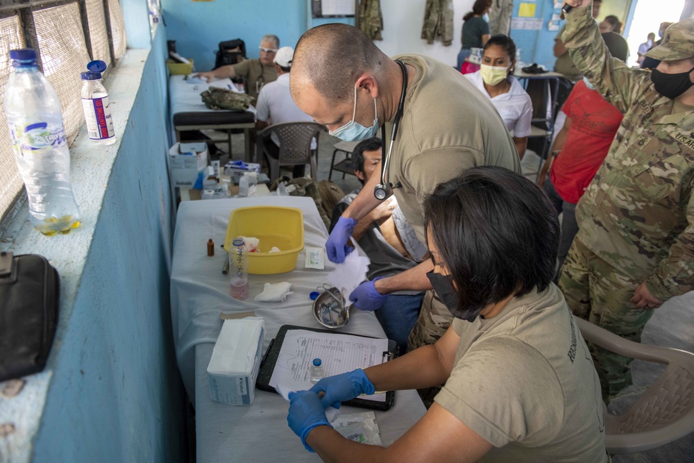 U.S. military medical professionals provide emergency care during RS-21