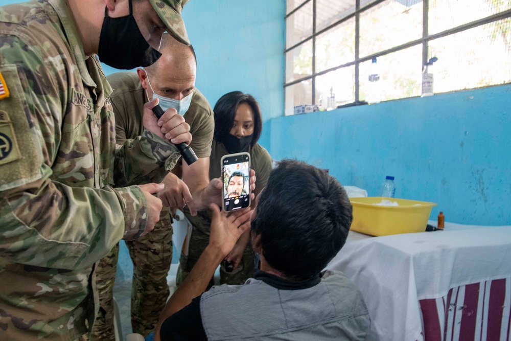 U.S. military medical professionals provide emergency care during RS-21