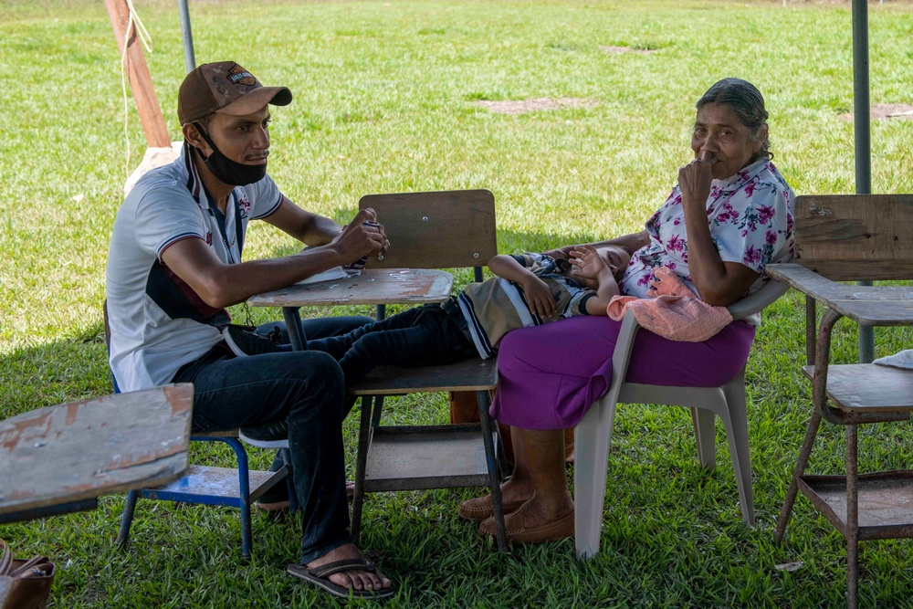 U.S. military brings healthcare to Guatemala during RS-21