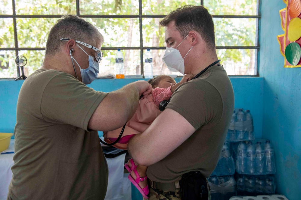 U.S. military brings healthcare to Guatemala during RS-21