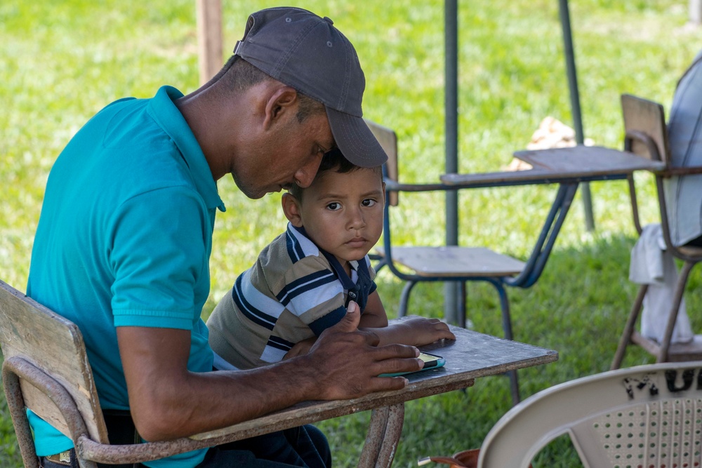 U.S. military brings healthcare to Guatemala during RS-21