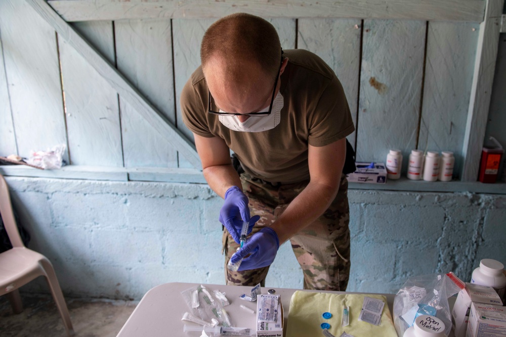 U.S. military brings healthcare to Guatemala during RS-21