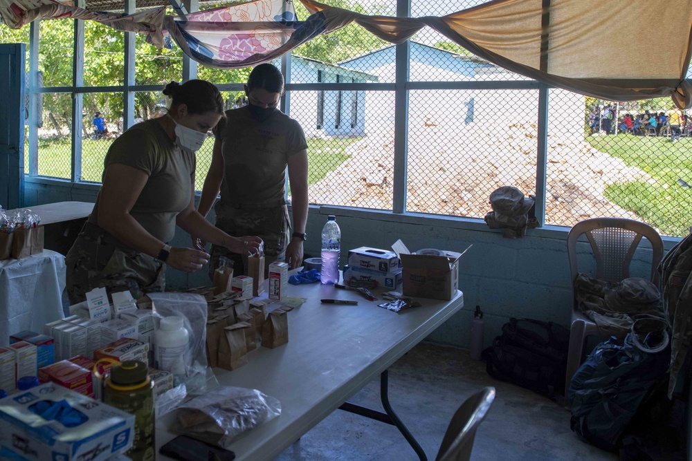 U.S. military brings healthcare to Guatemala during RS-21