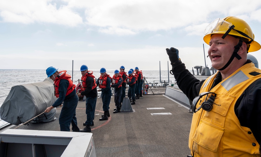 USS O’Kane conducts RAS with USNS Henry J. Kaiser