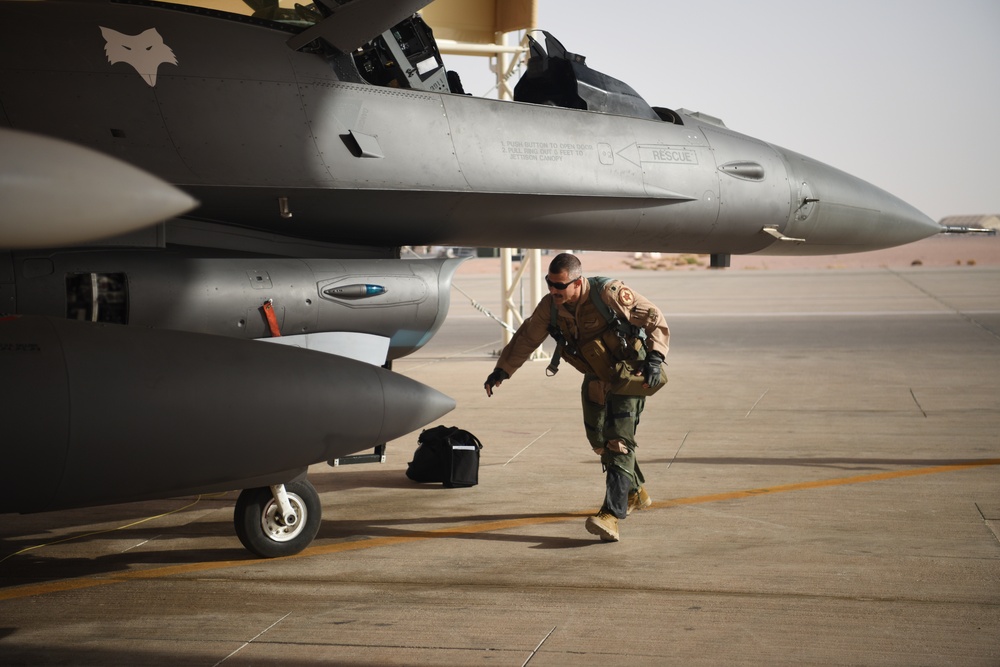 157th Airmen prepare jets for takeoff