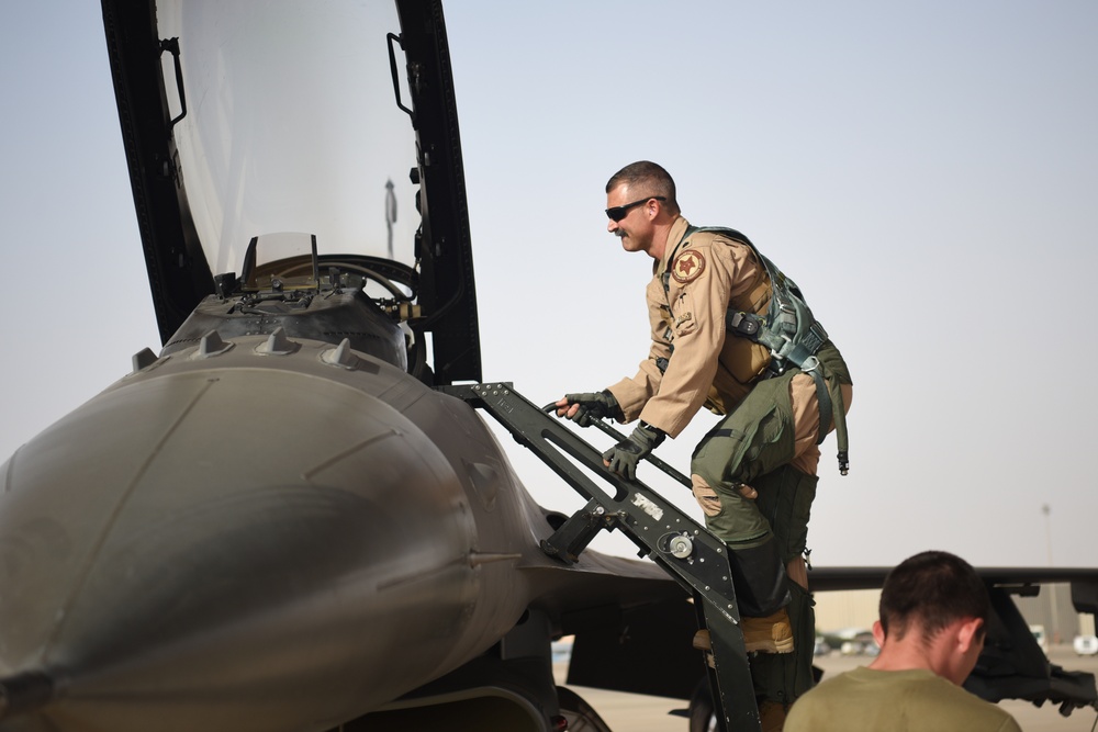 157th Airmen prepare jets for takeoff