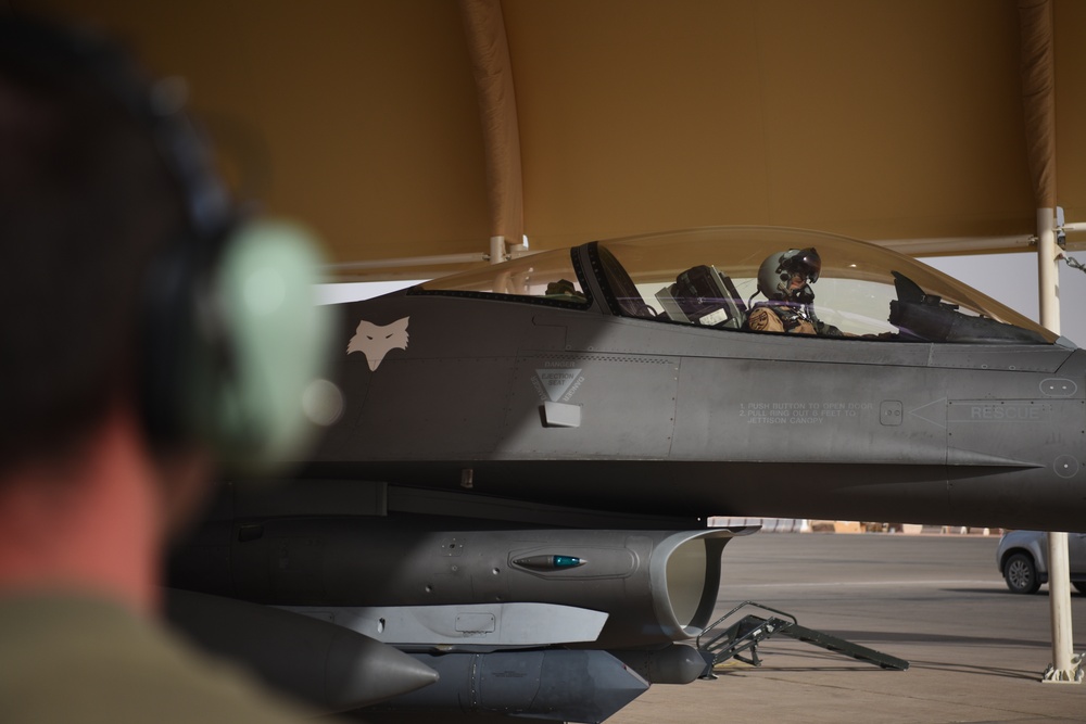157th Airmen prepare jets for takeoff
