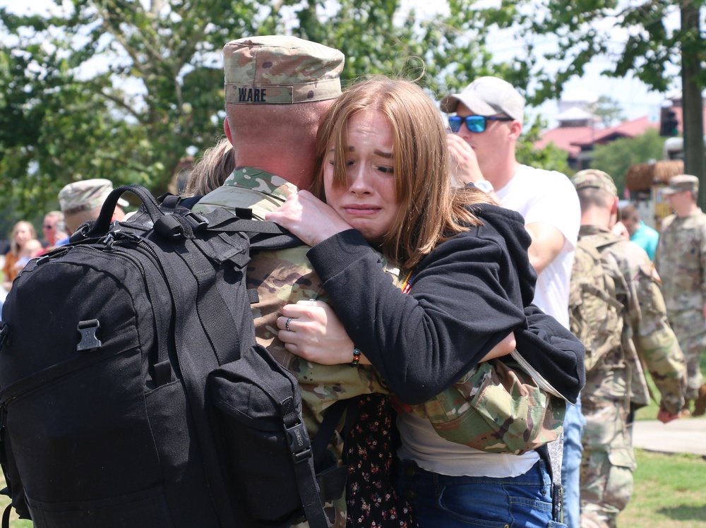 DVIDS - Images - Raider Soldiers welcomed home [Image 2 of 8]