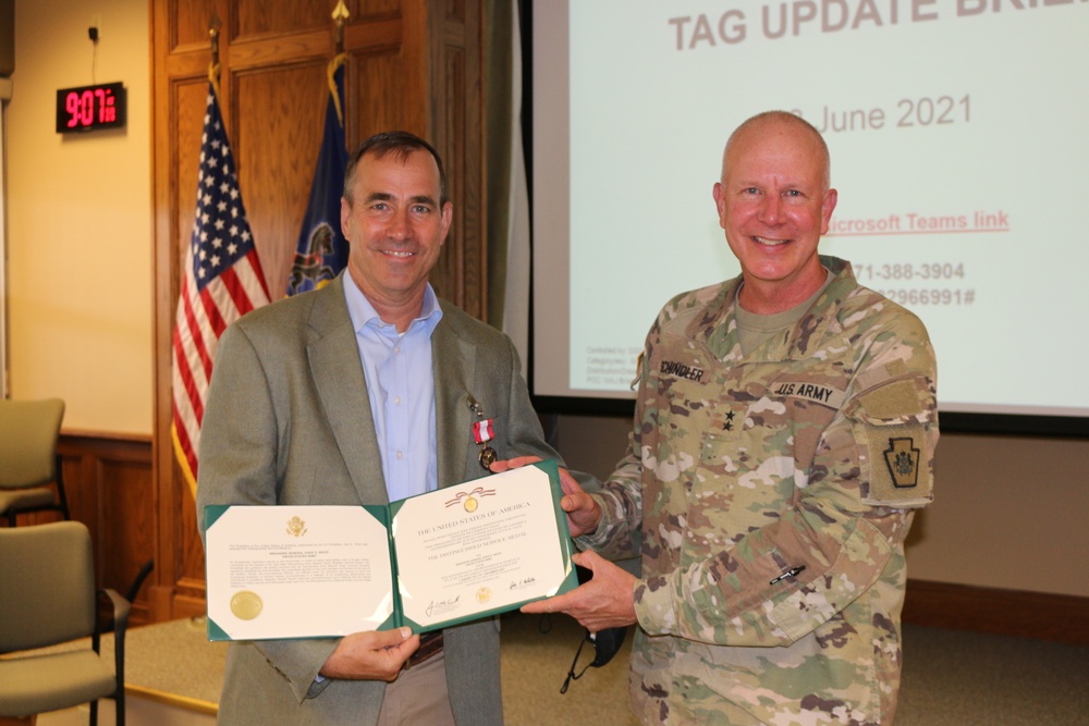 BG Wood receives Distinguished Service Medal