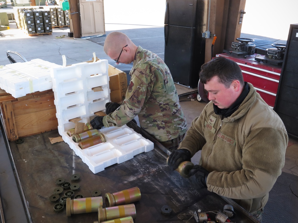 Swamp Fox Airmen build bombs at Red Flag 21-1