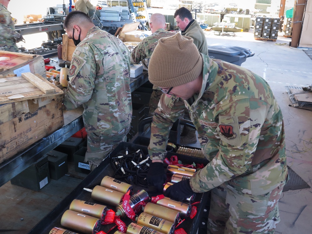 Swamp Fox Airmen build bombs at Red Flag 21-1