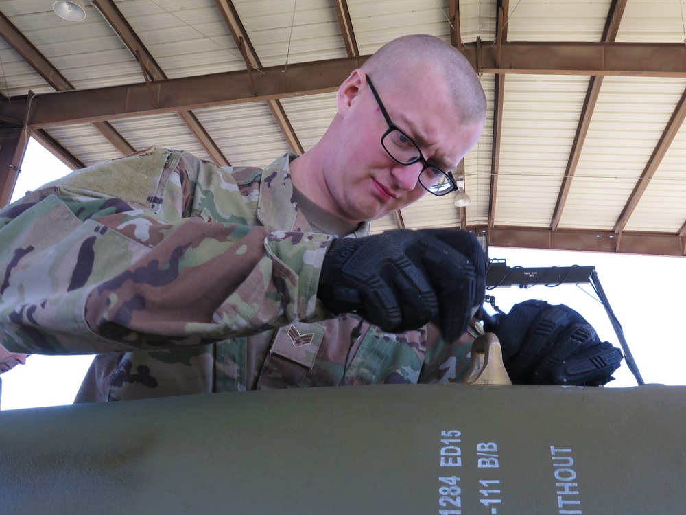 Swamp Fox Airmen build bombs at Red Flag 21-1