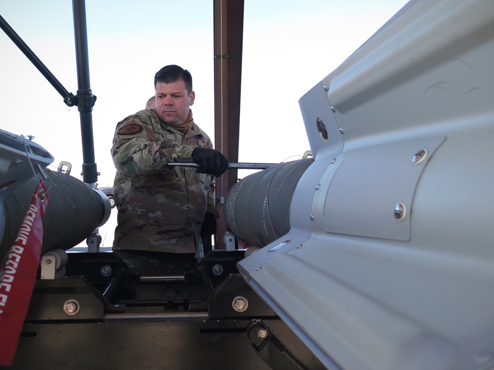 Swamp Fox Airmen build bombs at Red Flag 21-1