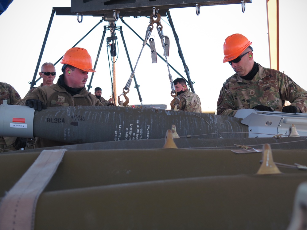 Swamp Fox Airmen build bombs at Red Flag 21-1