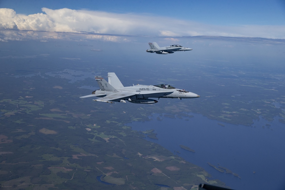 Marines conduct aerial refueling in Finland