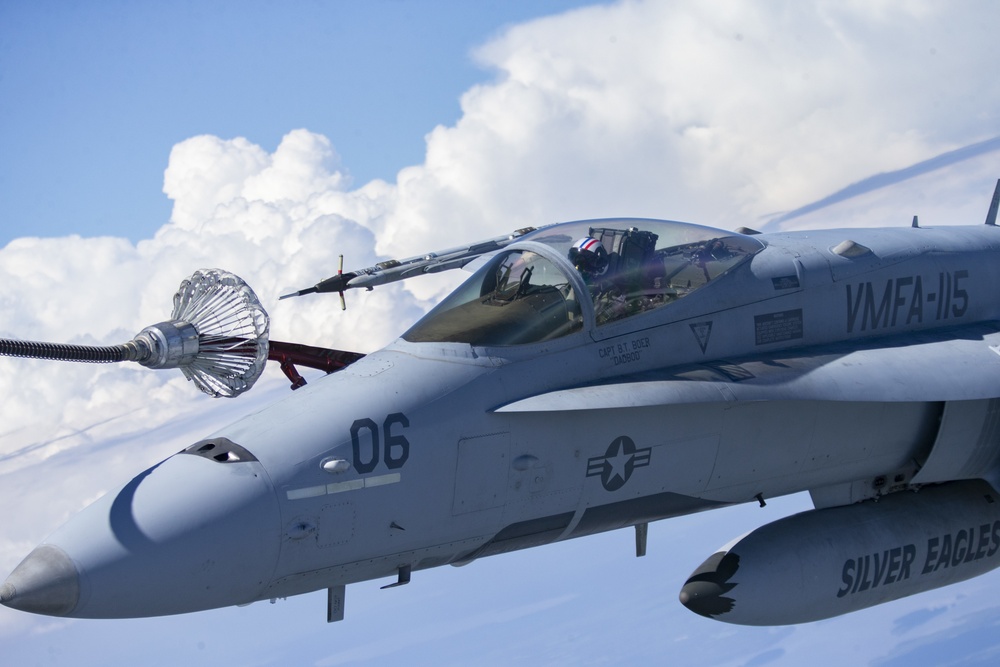 Marines conduct aerial refueling in Finland