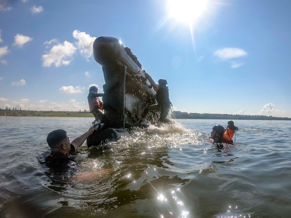 U.S. Marines conduct CRRC practical application with Ukrainian Marines