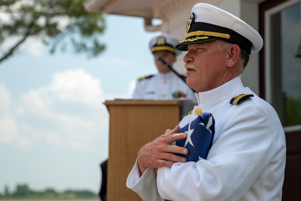 Cdr. Bunch receives Ensign