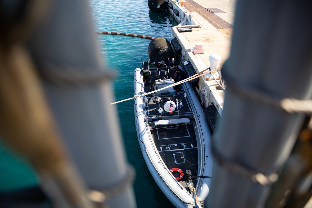 USS Sioux City and U.S. Coast Guard Law Enforcement Sailors Conduct RHIB Operations