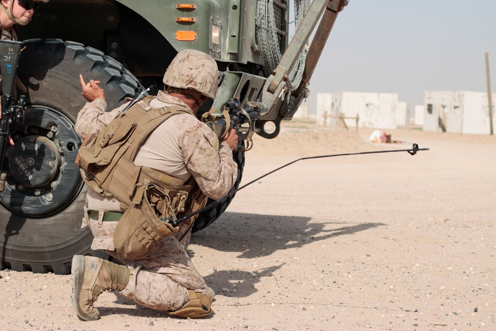 15th MEU Marines execute defensive driving course with EOD