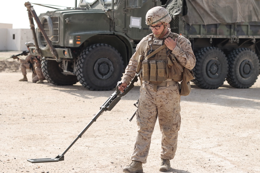 15th MEU Marines execute defensive driving course with EOD