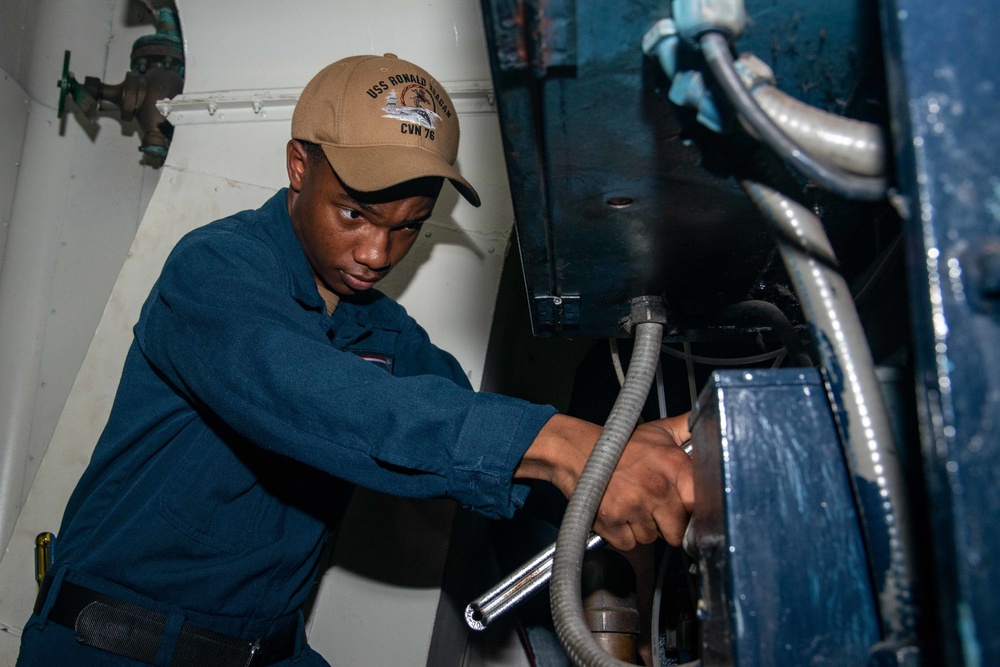 USS Ronald Reagan (CVN 76) Steam and Heat