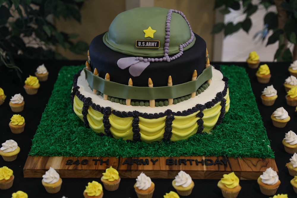 Fort Carson DFACs Compete in Cake Competition for Army’s 246th Birthday