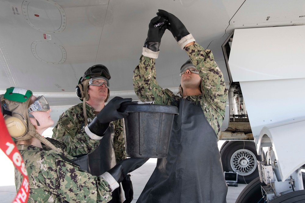 VR-57 Conducts Maintenance Training