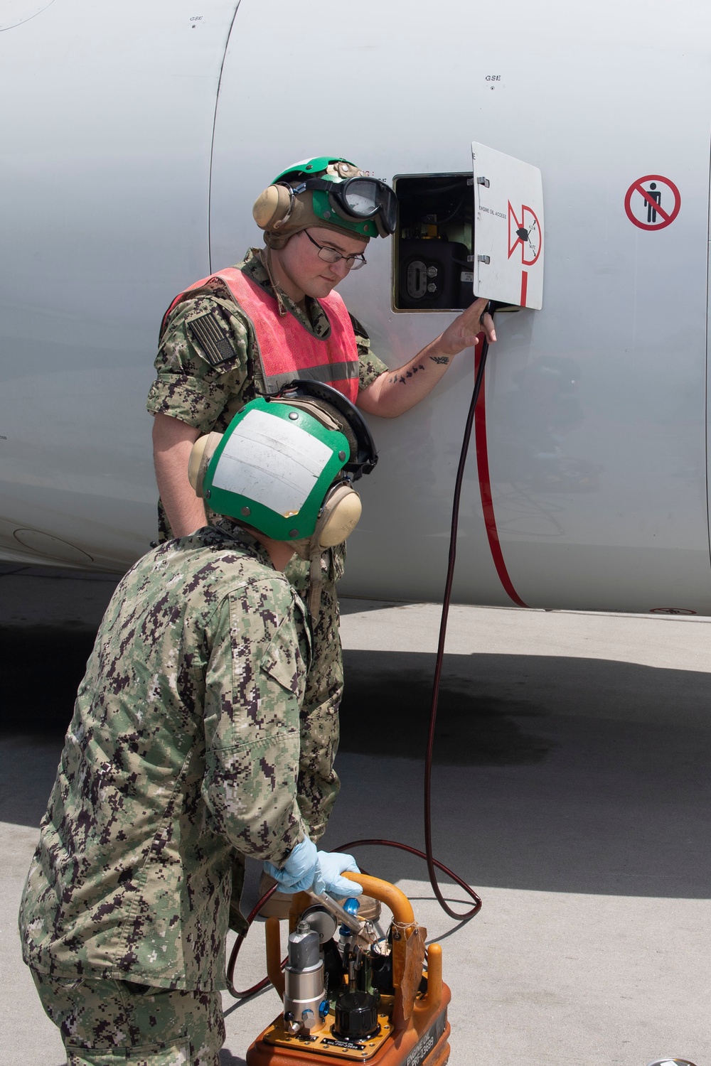 VR-57 Sailors Conduct Flight Operations