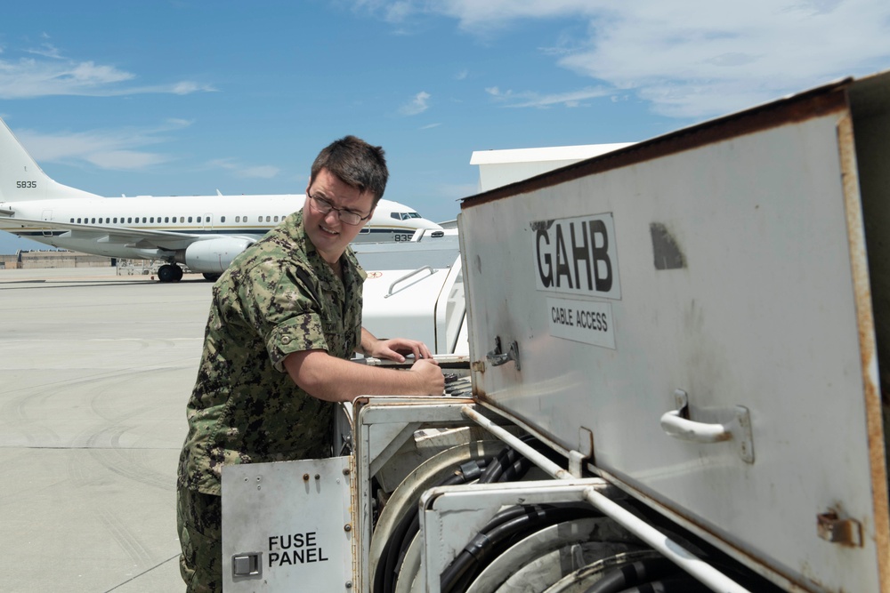 VR-57 Sailors Conduct Maintenance