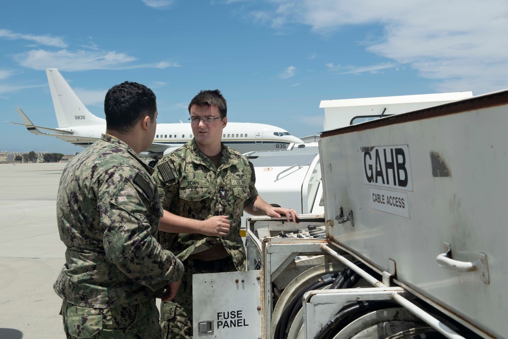 VR-57 Sailors Conduct Maintenance