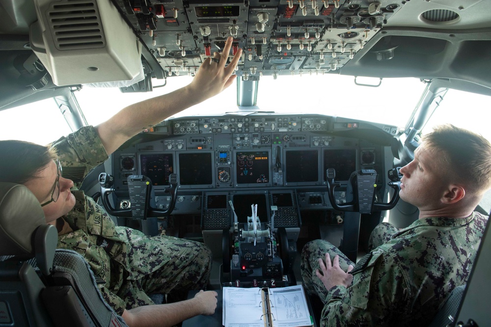 VR-57 Sailors Conducts Maintenance Training