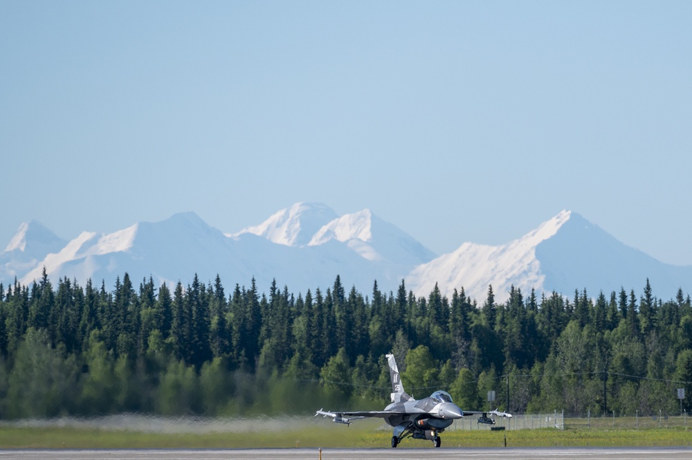 Red Flag-Alaska 21: U.S. and Japan fighters kick-off Red Flag