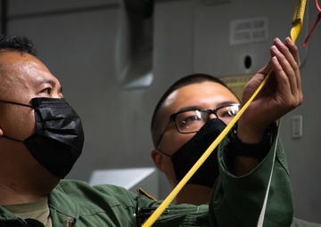 Hawaii, California Guardsmen practice space capsule recovery