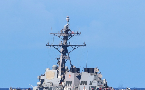 USS Howard (DDG 83) transits the Pacific Ocean