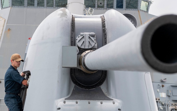 O’kane Sailors conduct maintenance