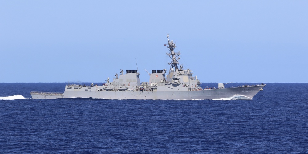 USS Howard (DDG 83) transits the Pacific Ocean