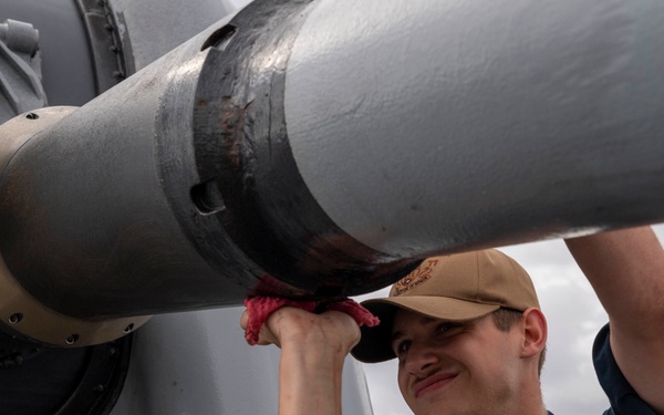 O’kane Sailors conduct maintenance