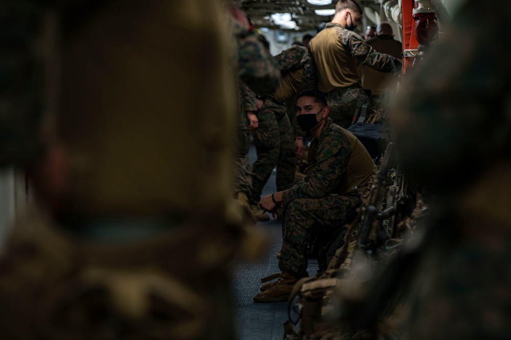 BLT 1/4 Marines disembark USS Somerset