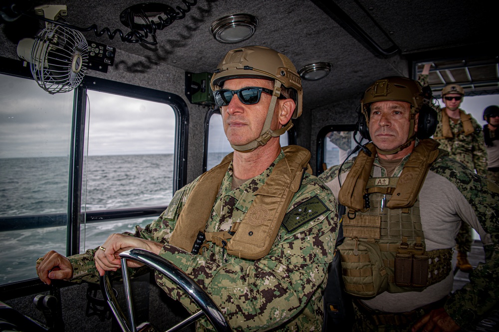 VADM Mustin visits MSRON 11 during June Drill Weekend onboard NWS Seal Beach