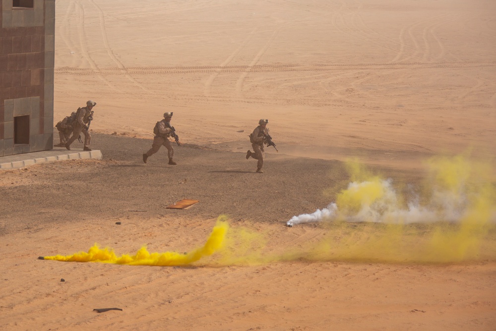 15th MEU Marines conduct TRAP and QRF training