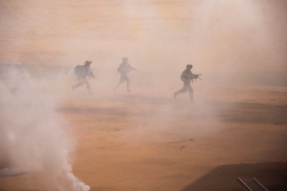 15th MEU Marines conduct TRAP and QRF training