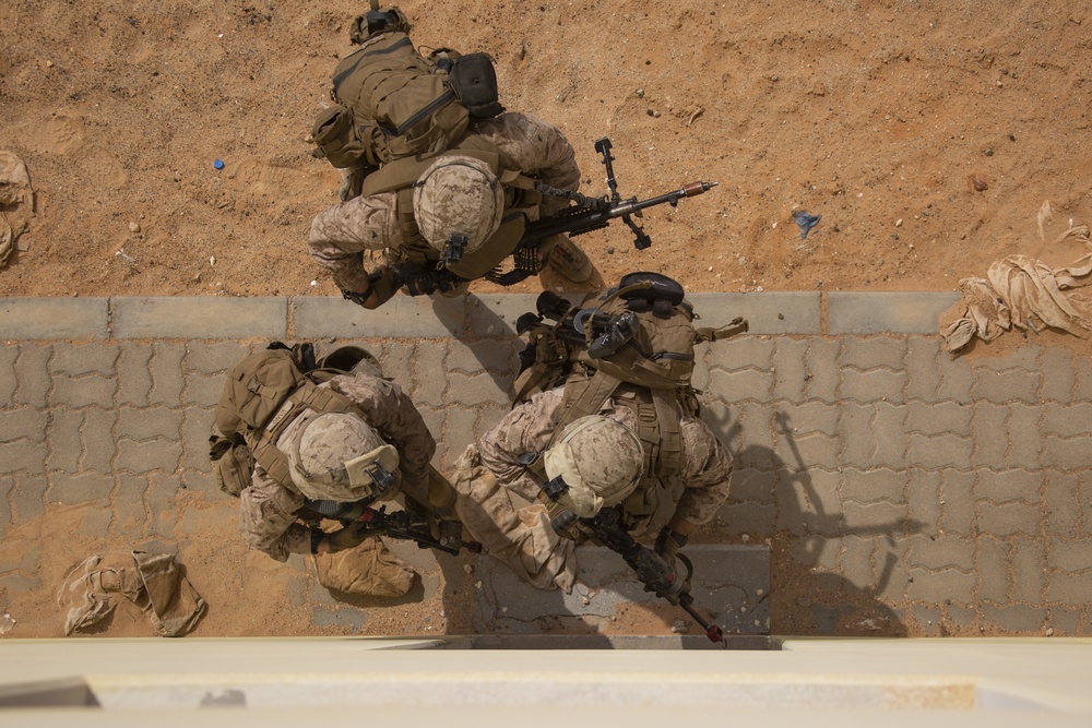 15th MEU Marines conduct TRAP and QRF training