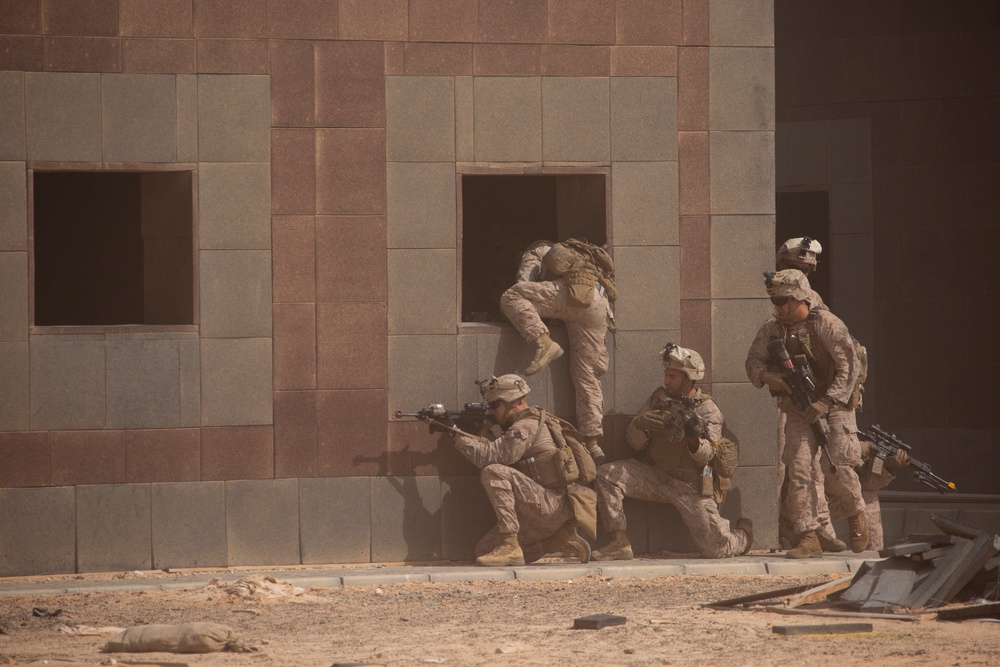 15th MEU Marines conduct TRAP and QRF training