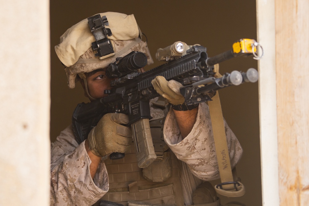 15th MEU Marines conduct TRAP and QRF training