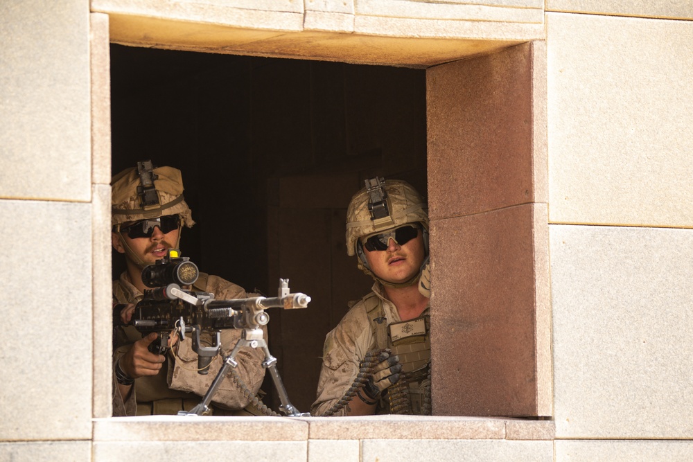 15th MEU Marines conduct TRAP and QRF training